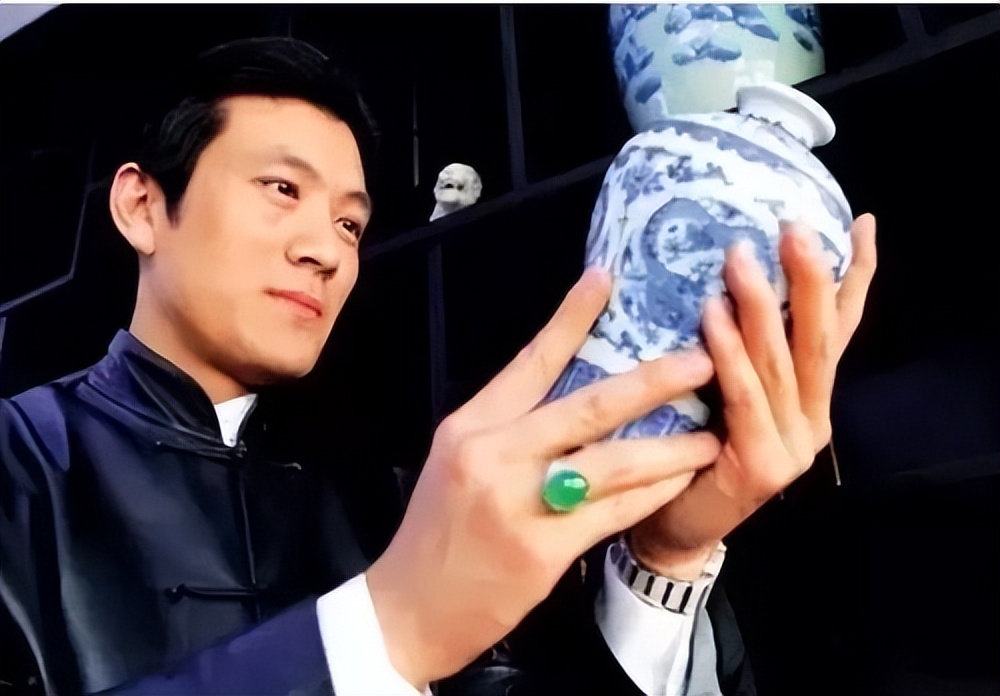 “硬核霸总”杨子：豪掷600万为黄圣依赎身，进演艺圈被骂长相丑