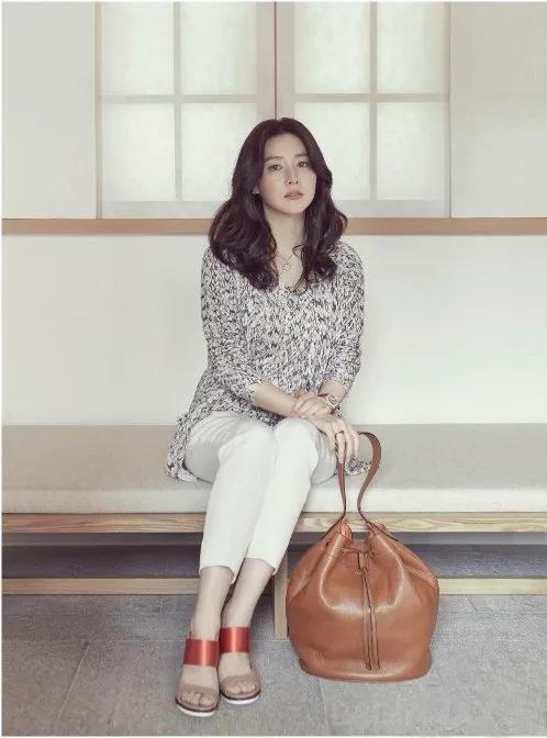 韩国演员李英爱的爱情,韩国演员李英爱的丈夫是干啥的