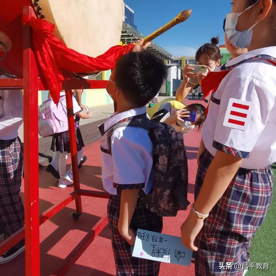 幼儿园入学第一天仪式感文案,新生报到第一天仪式感满格
