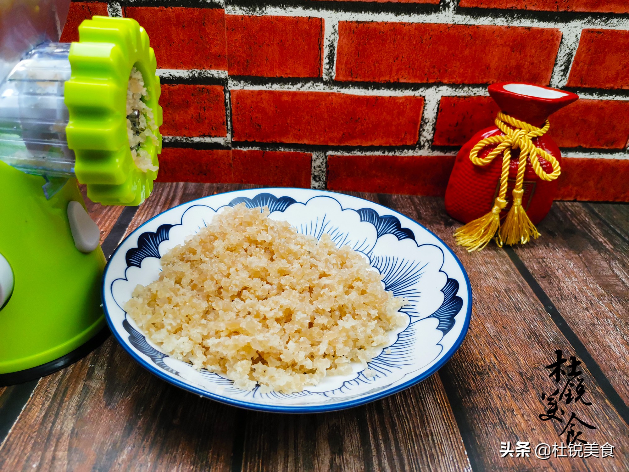 灌汤包用猪皮冻还是鸡皮冻好吃,做猪皮冻放盐不