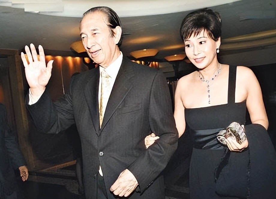 赌王何超莲吴克群视频,吴克群何超莲差几岁