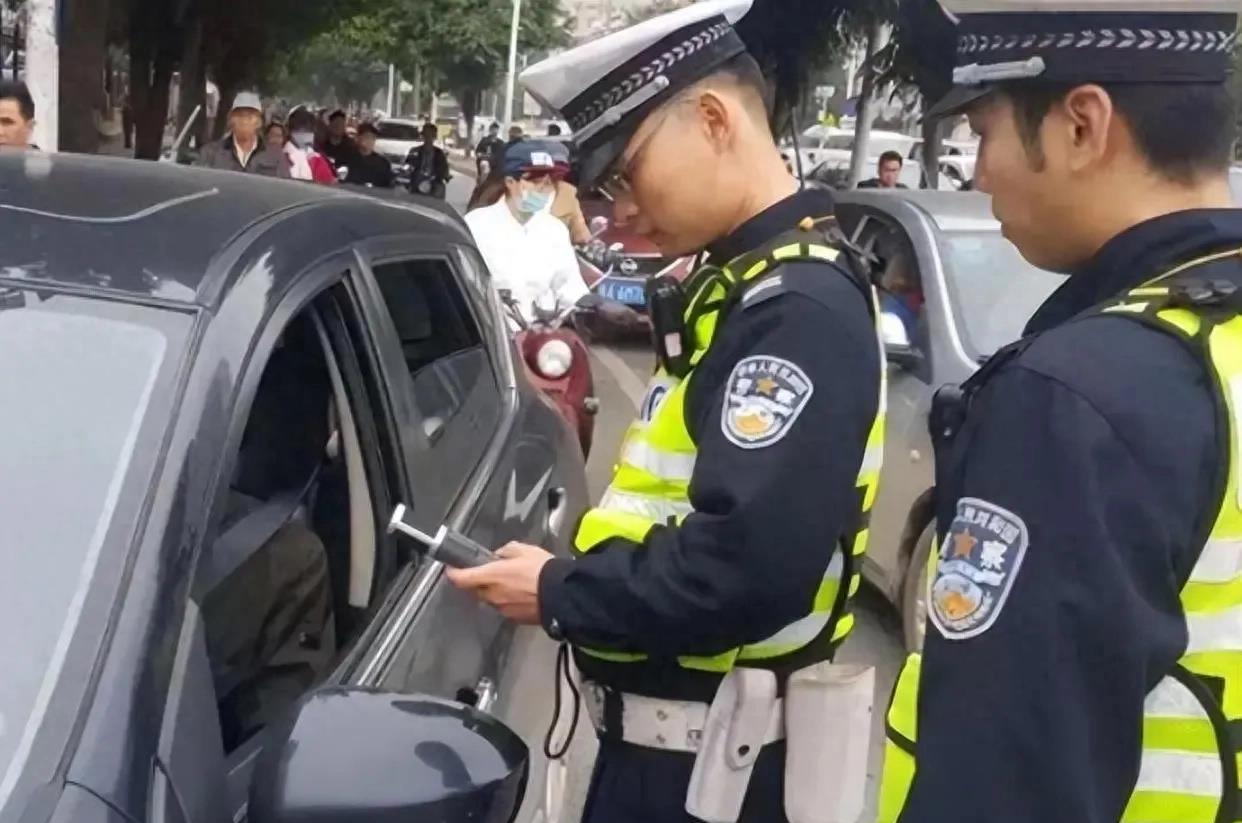 驾驶证没满12分车辆能年检吗,车辆不在年审有效期