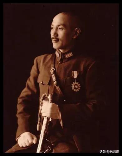 一首诗词背后的故事：毛*东泽**的《清平乐·蒋桂战争》