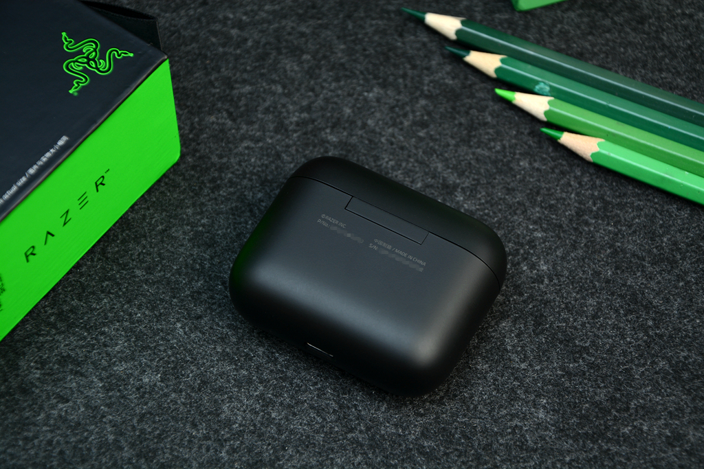 RGB灯、主动降噪，灯厂代表作，雷蛇战锤狂鲨真无线二代耳机开箱