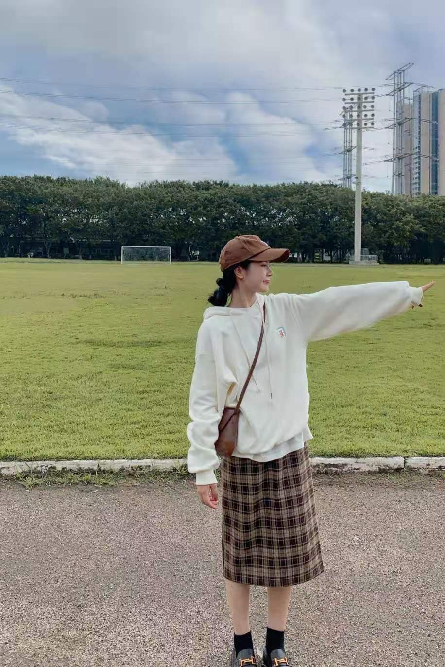 秋冬毛衣或者卫衣搭配的半身裙,灰色卫衣搭配什么颜色的半身裙