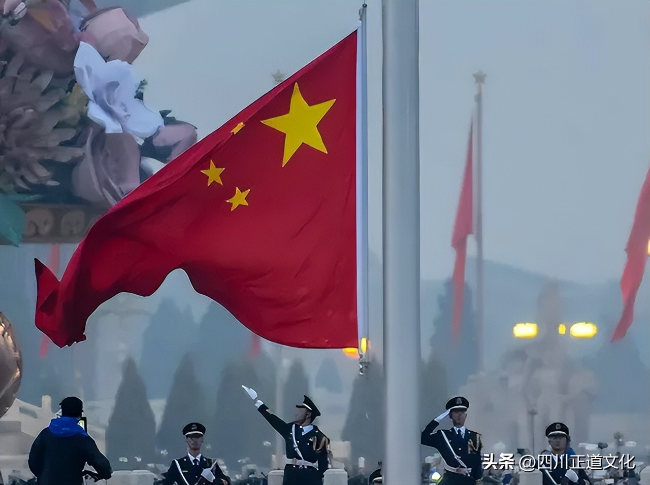 “五星红旗”仅得15票，而三号作品得了185票，为何最终选了“五星红旗”作为*旗国**