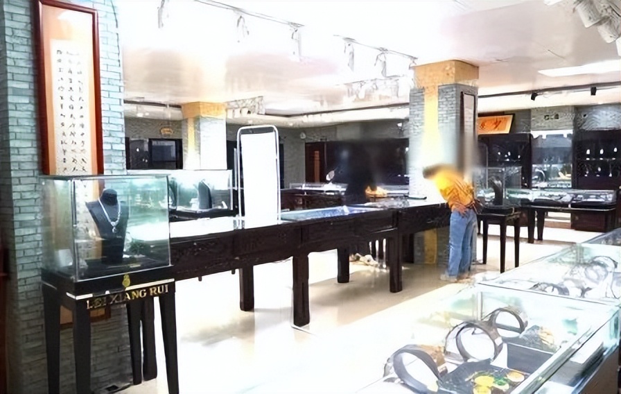 价值100多万的玉石摔碎了没钱赔,玉石丢失赔偿