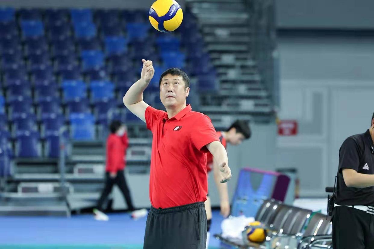 女排队员刘晓彤简历,女排国青队教练刘晓彤