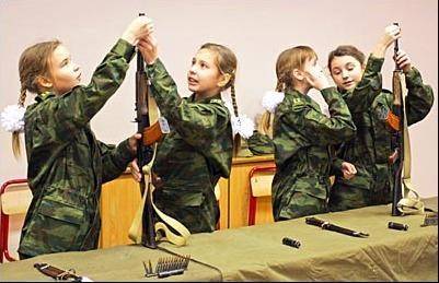 俄罗斯小学生有多硬核？格斗射击样样精通，连坦克都能熟练操作