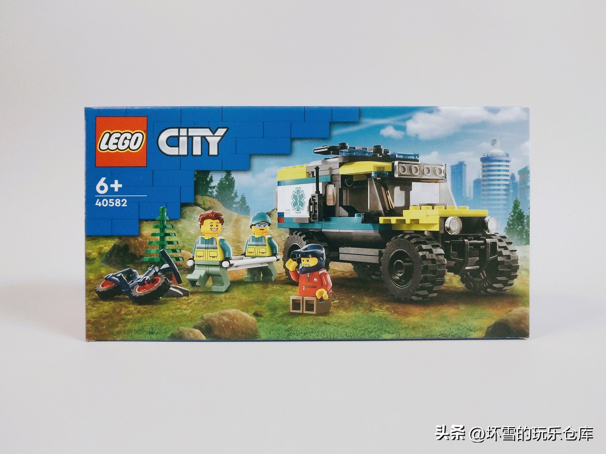 乐高赠品零件分哪盒,乐高赠品救护车