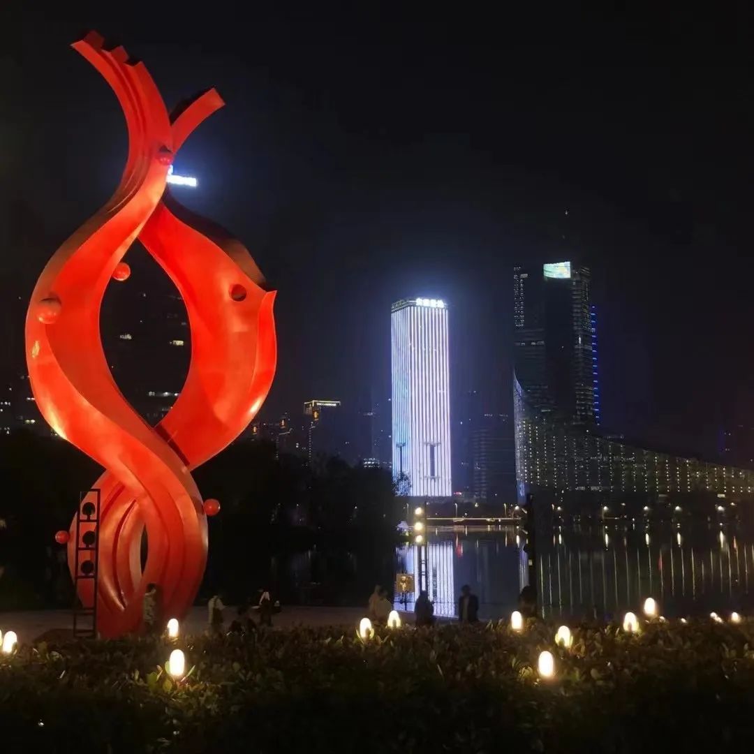 秋染天鹅湖，尽赏秋之裳