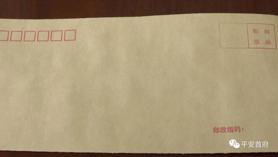 “家族式”制贩*证假**假章伪造的国家机关及企业事业单位印章三百余枚一家人全被抓