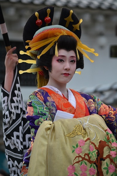 “把灯熄掉，靠我更近一点”：日本江户时代的情色乌托邦