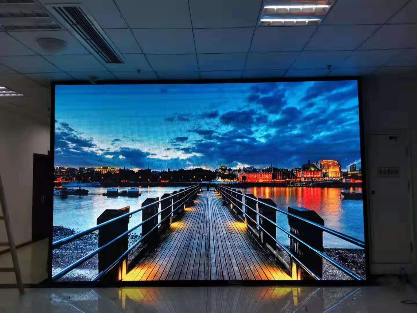 潮州展厅p2.5全彩led显示屏,展厅p2.5广告机