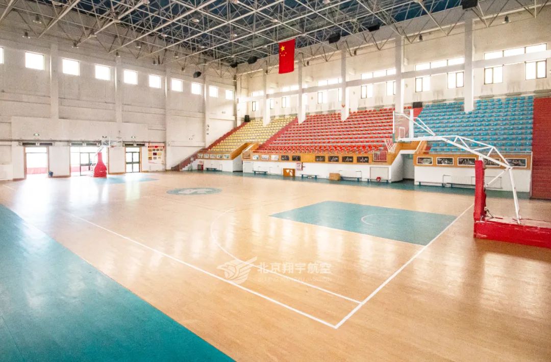 走进学校让心情愉悦,走进安静整洁的教室时我深感自豪