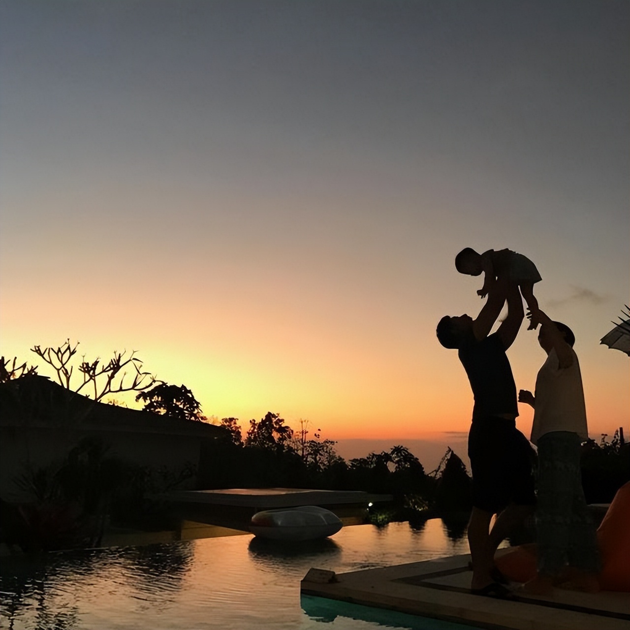 39岁靠4任丈夫当教授,嫁三任老公成世界知名大学教授