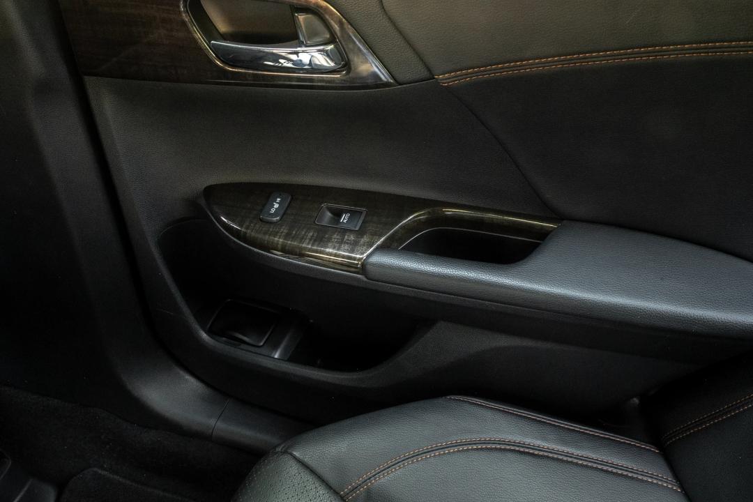 买高配家用车，送V6发动机——9代雅阁3.0LVTI尊贵版