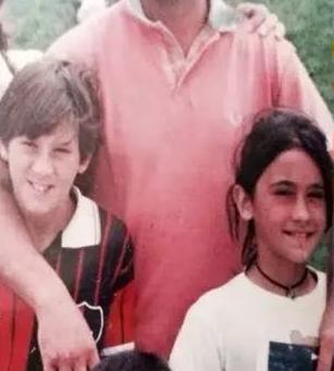 梅西致敬生命中最爱的两位女人,梅西球王真实感人故事