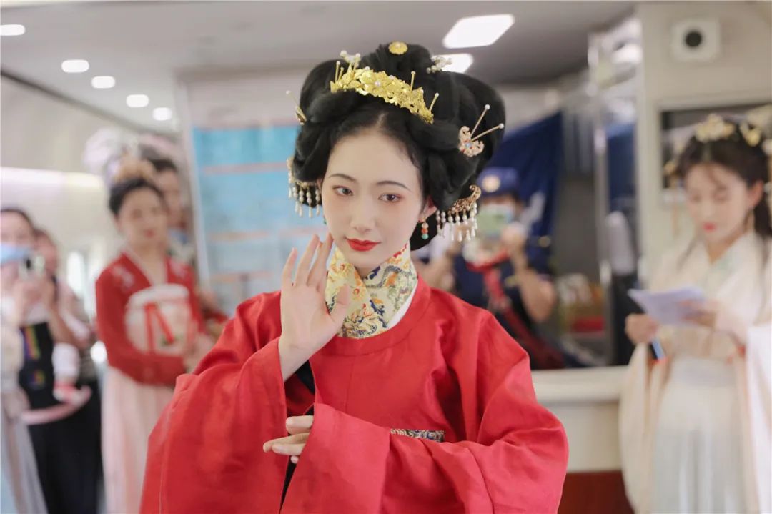 动车上的沉浸式端午诗会，你遇到了吗？