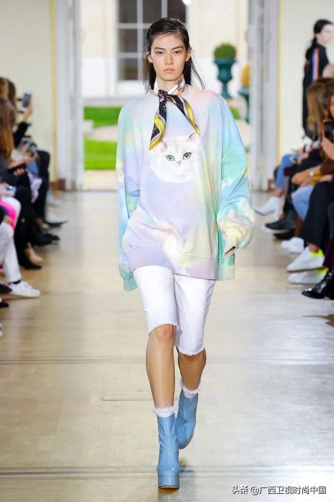 简单又时髦的丝巾系法你学到了吗,美丽时尚精美基础丝巾推荐