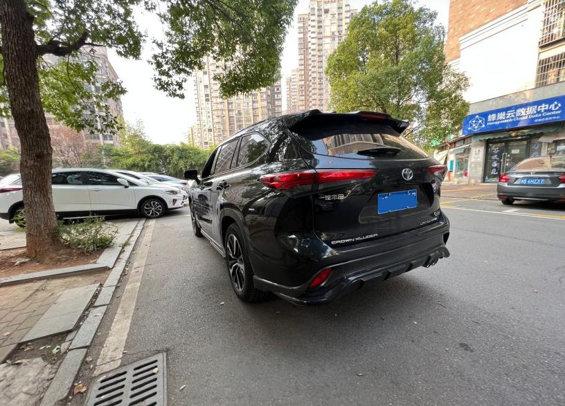 皇冠陆放与汉兰达怎么选择,皇冠陆放和塞纳如何选择