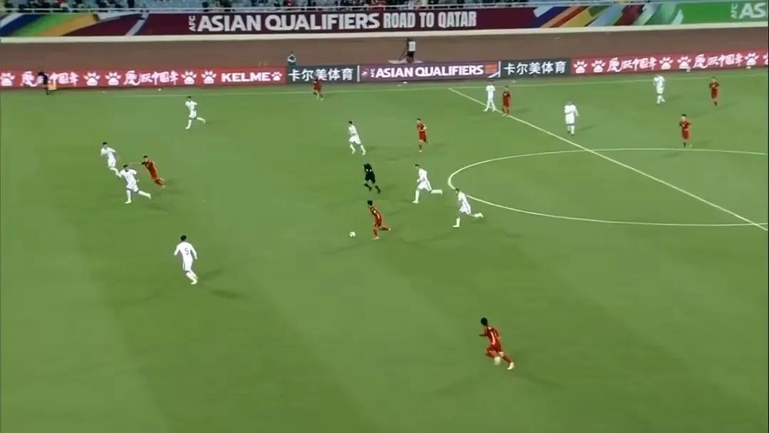 名嘴谈国足花钱,央视新闻报道足球明星的转会