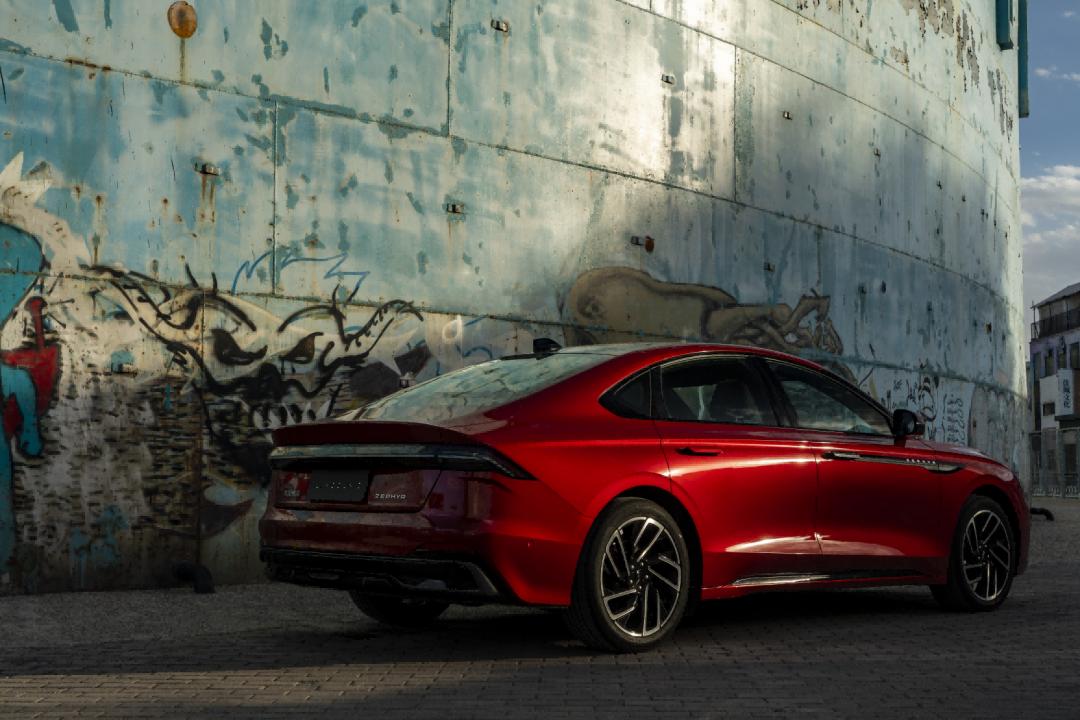 新款林肯z试驾,22款林肯z银色试驾