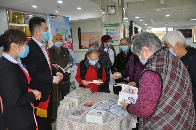 有银行存款的老年人注意三件事,银行有定期存款的老人要注意了