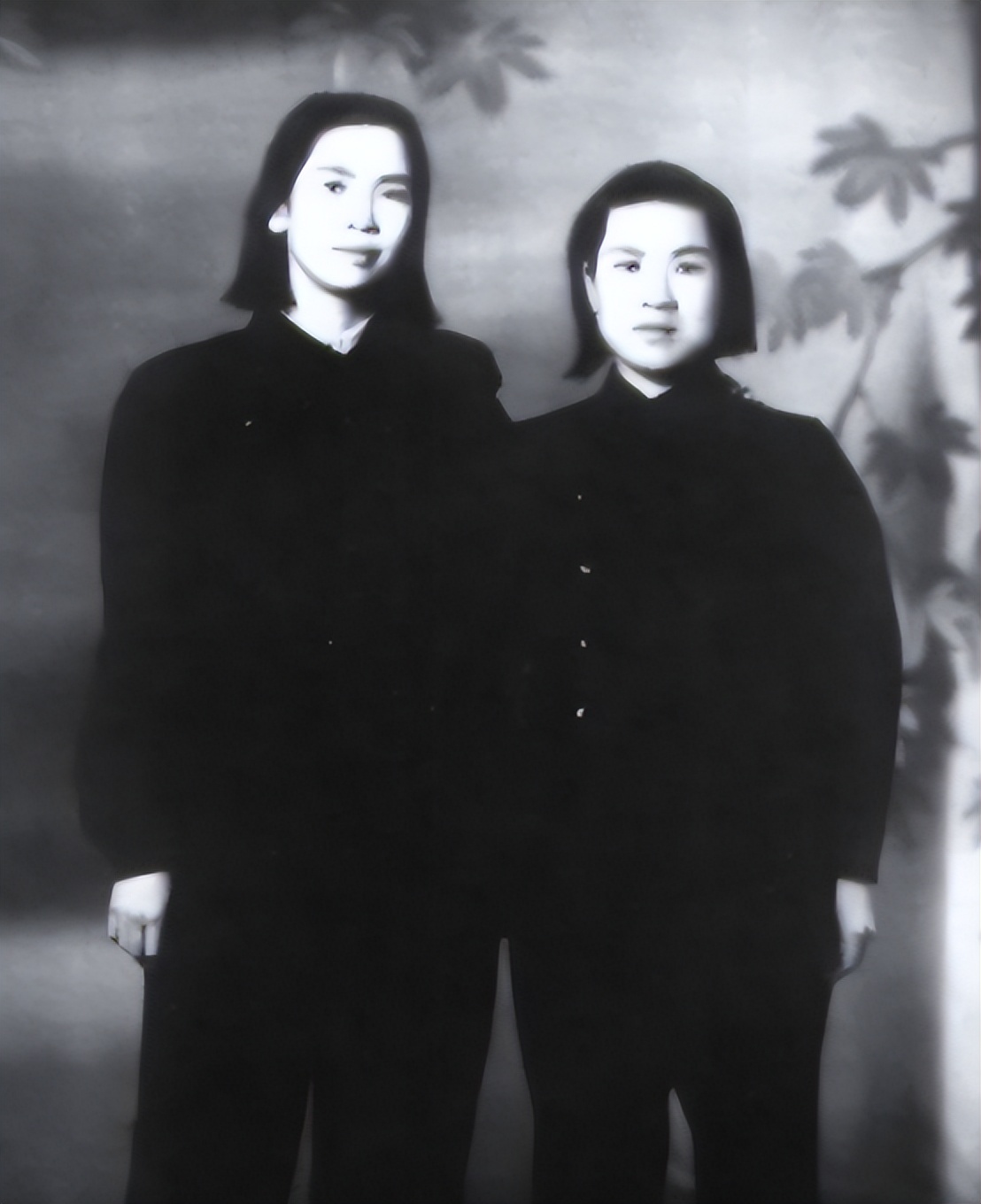 76年毛主席病逝，想起昔日恩情，*子珍贺**含泪对主席像说：请安息吧