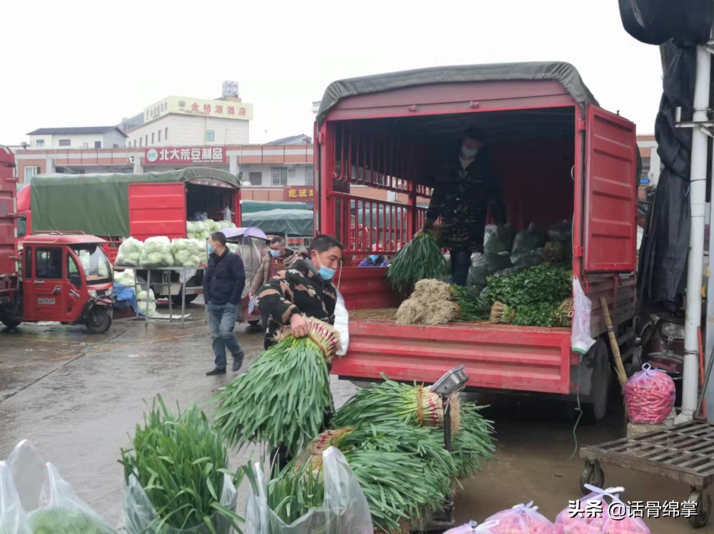 @绵阳市民,过春节不用愁,菜篮子、果盘子满满的