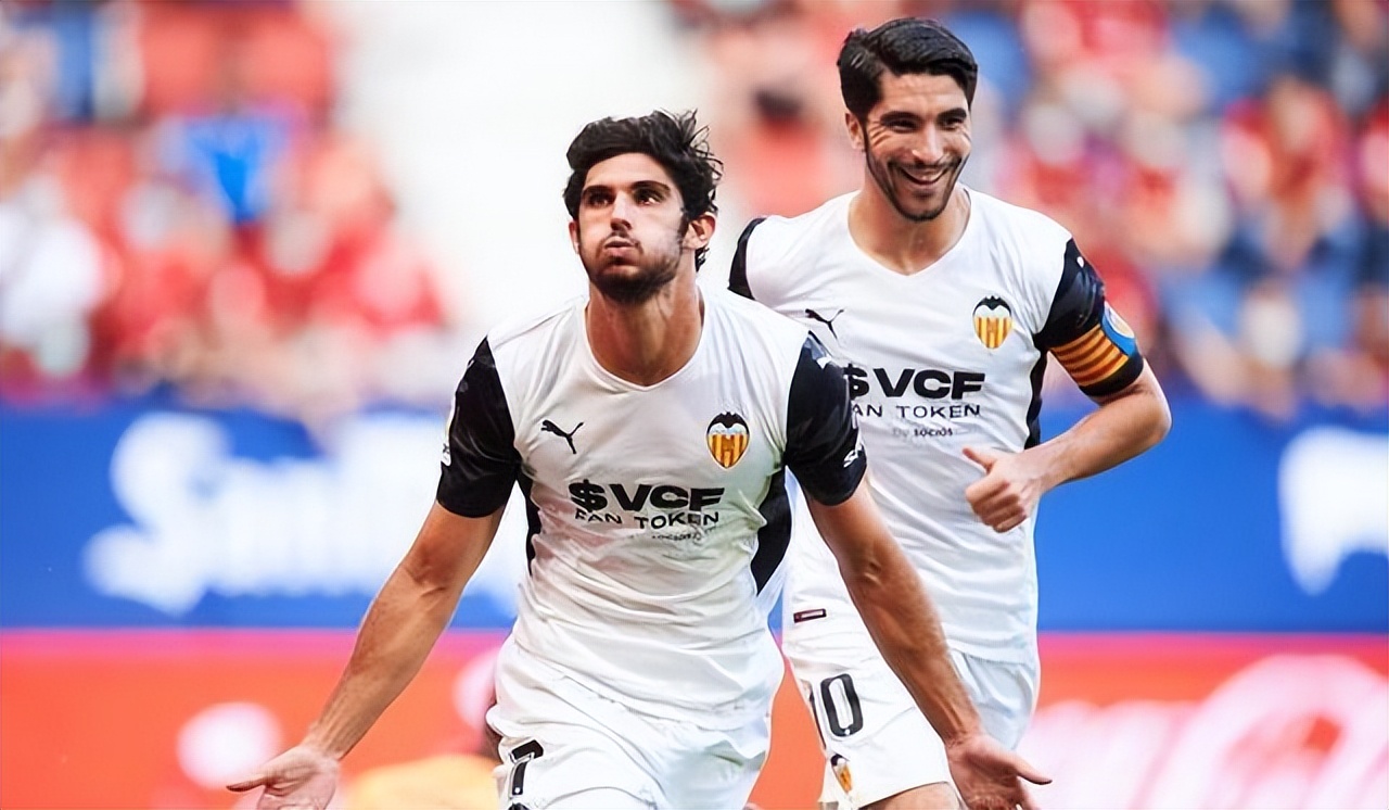 本泽马皇马签约仪式,本泽马什么时候加入热刺的