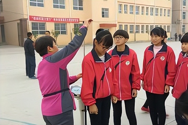 初中生最新身高标准表公布,初中生身高体重标准表格2021