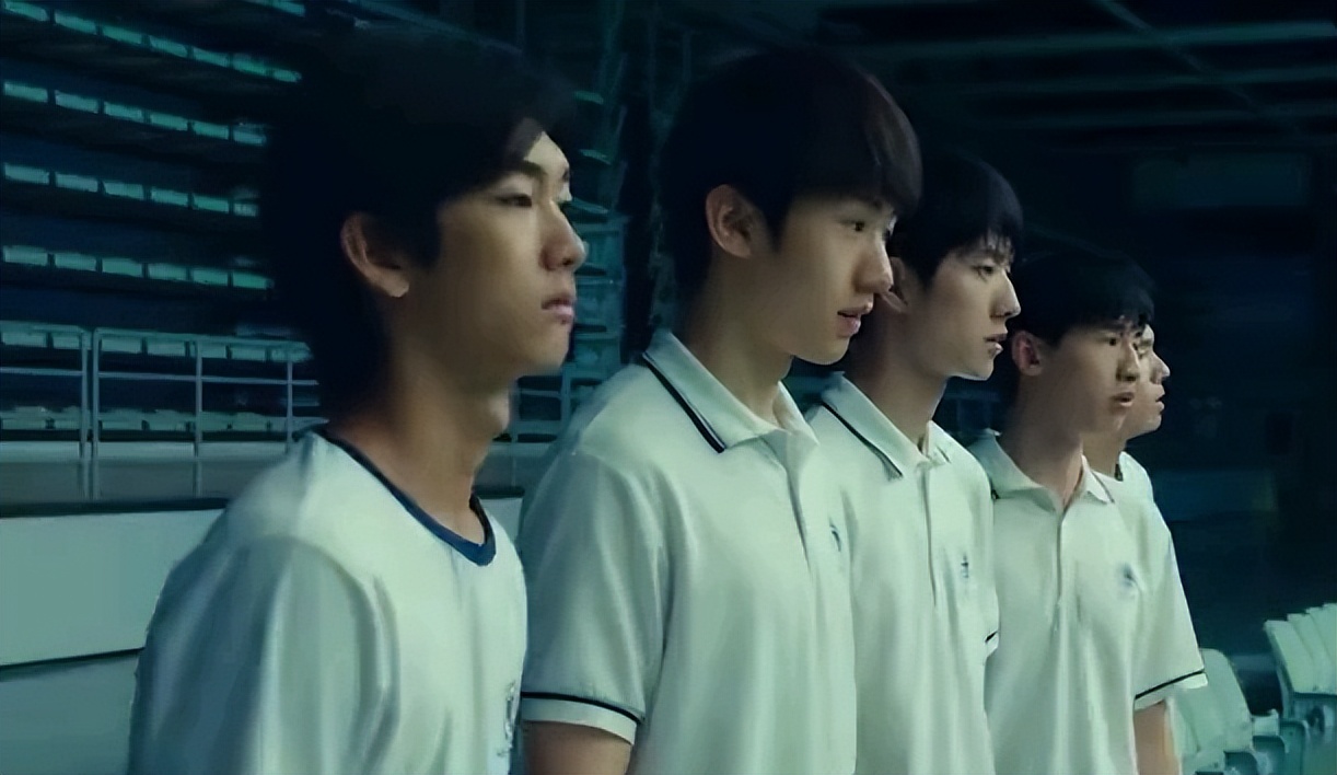 不请流量、不谈恋爱,电影《五个扑水的少年》如何逆袭成为黑马?