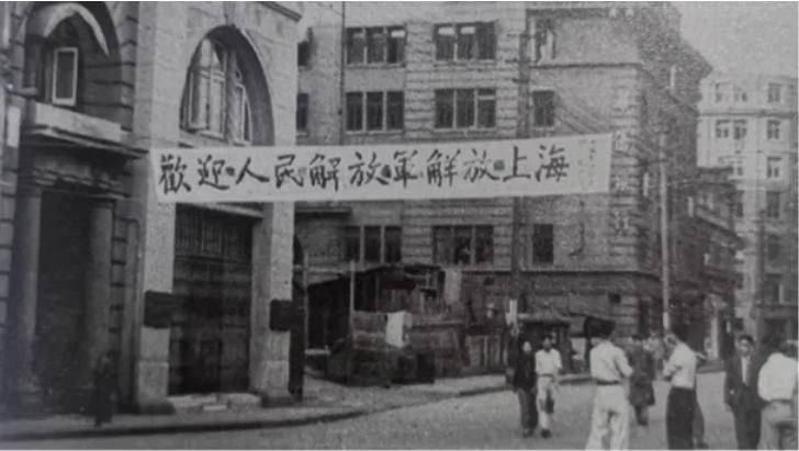 1955年，蒋介石指着十大元帅名单，对宋美龄苦笑：这个人太厉害了