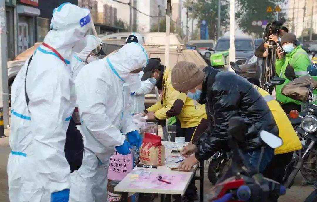 疫情期间物业属于必须上班的吗,疫情防控社区如何发挥作用