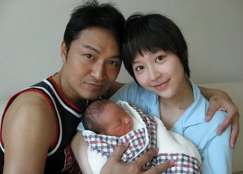 马景涛带着儿子给妻子助阵温馨,58岁马景涛自曝升级做爷爷