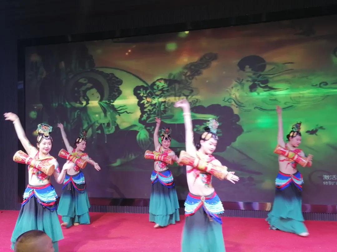 迎接两节销售旺季！五粮春兰州市西固区年终答谢会气势磅礴