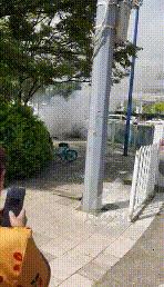 灭了火后又着火,汽车引擎盖自燃灭火器应该怎么喷