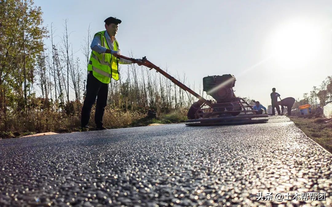 透水混凝土冬季施工地面需浇水吗,透水混凝土施工流程注意事项