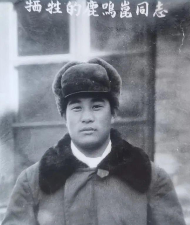 1956年女大学生错过烈士陵园开放时间，哭求大爷：让我进去见见他