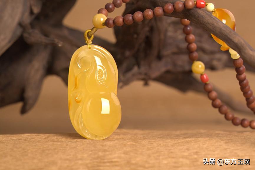 蜜蜡要怎么戴才美,蜜蜡适合夏天还是冬天戴