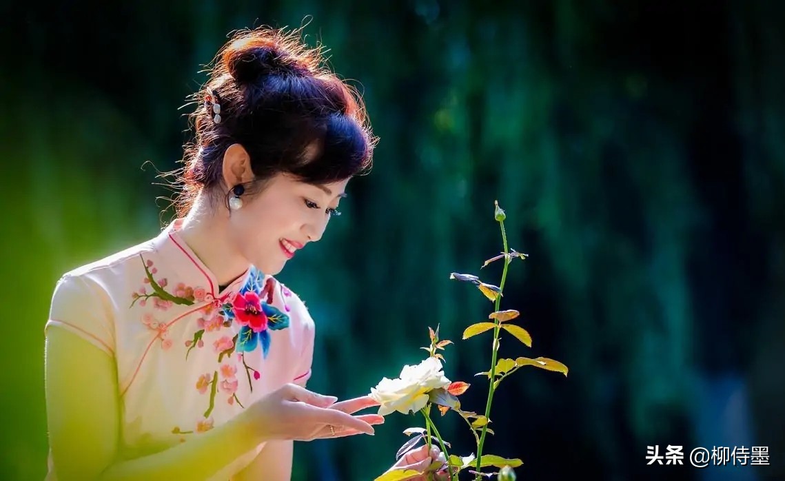 女生拍照脸大怎么解决,中年女人拍照构图技巧