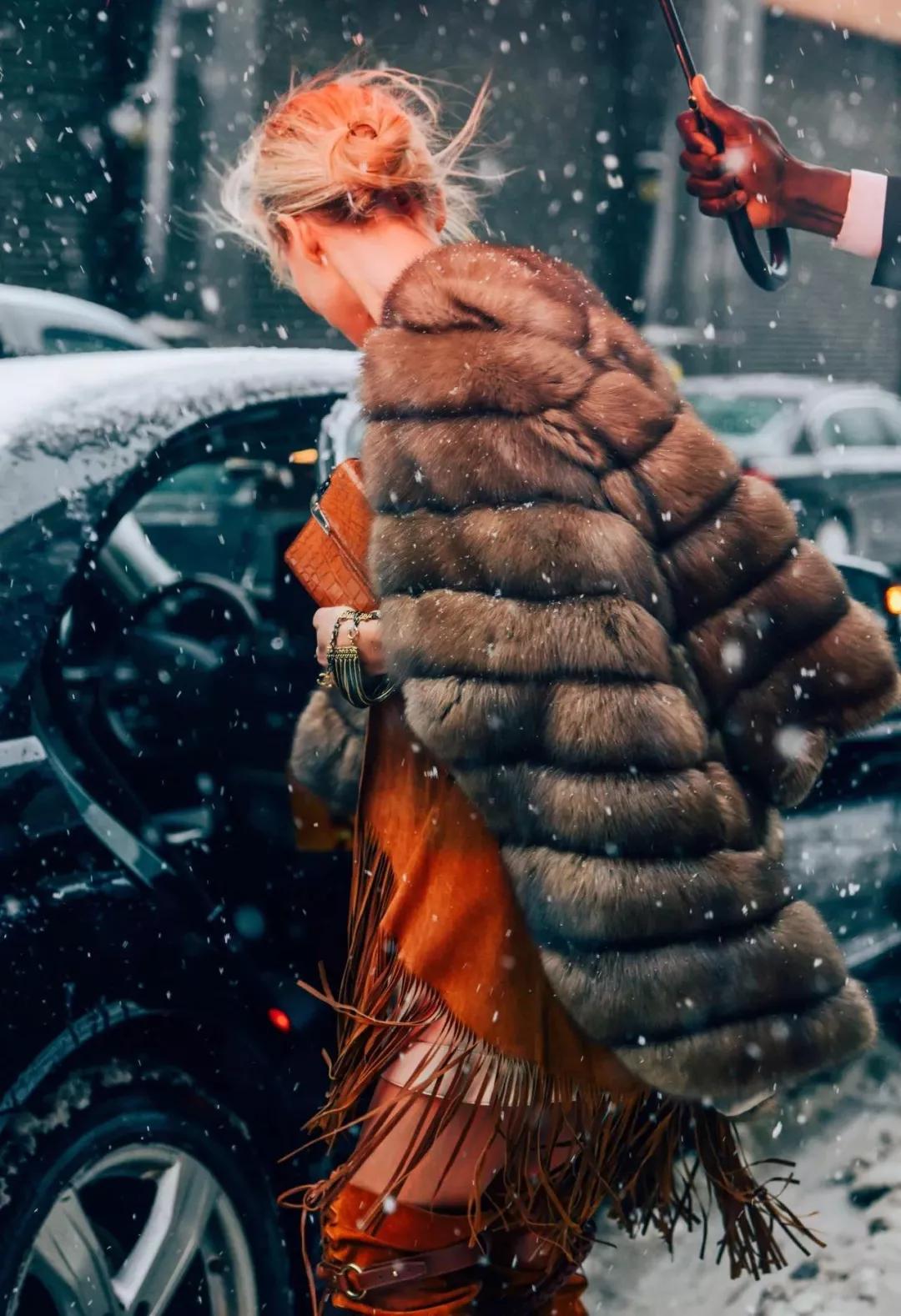 驼色外套内搭什么色彩打底,158梨形身材驼色大衣搭配高级感