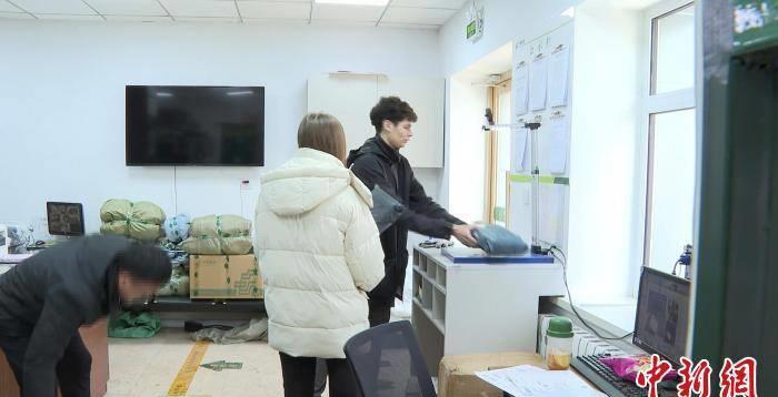 俄罗斯人在黑河享受互联生活:快递、外卖“哈拉少”