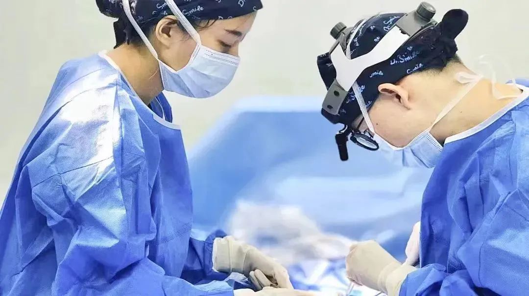 腿上起红肿大包疼,快告诉爸妈碰到这些人要当心