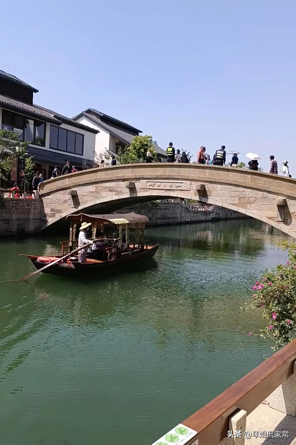 上海住家保姆包吃住一个月多少钱,上海住家带小孩保姆工资多少