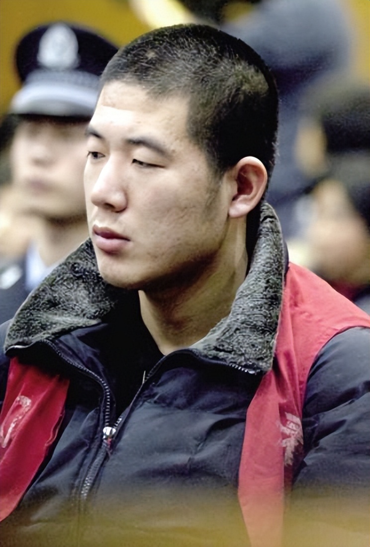 小贩持刀捅城管第一案辩护词,城管被小贩捅死第一案律师辩词