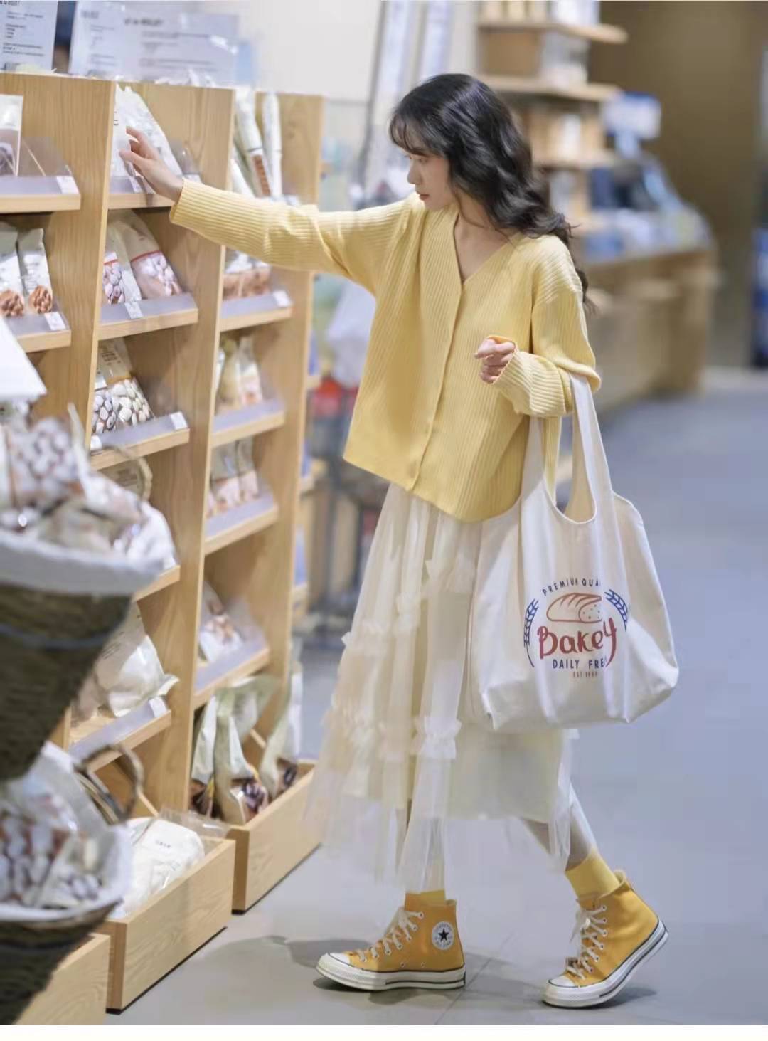 杏色针织开衫配什么内搭图片,针织开衫外套配什么衣服好看