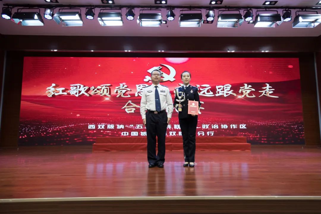 以深情的歌声向党的生日献礼,嘹亮的歌声向党献礼