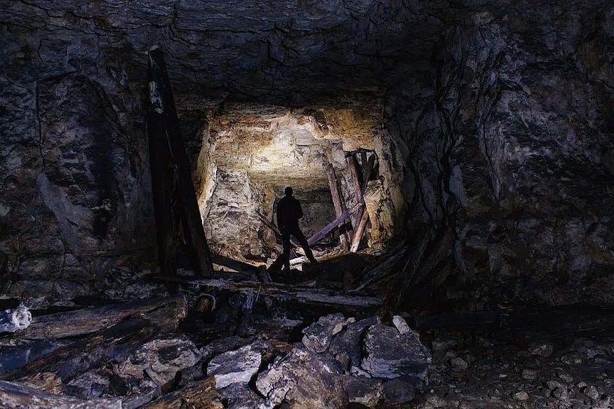 邪恶女祭司的血与性之谜——未成年少女如何成为虐待狂和*教邪**领袖